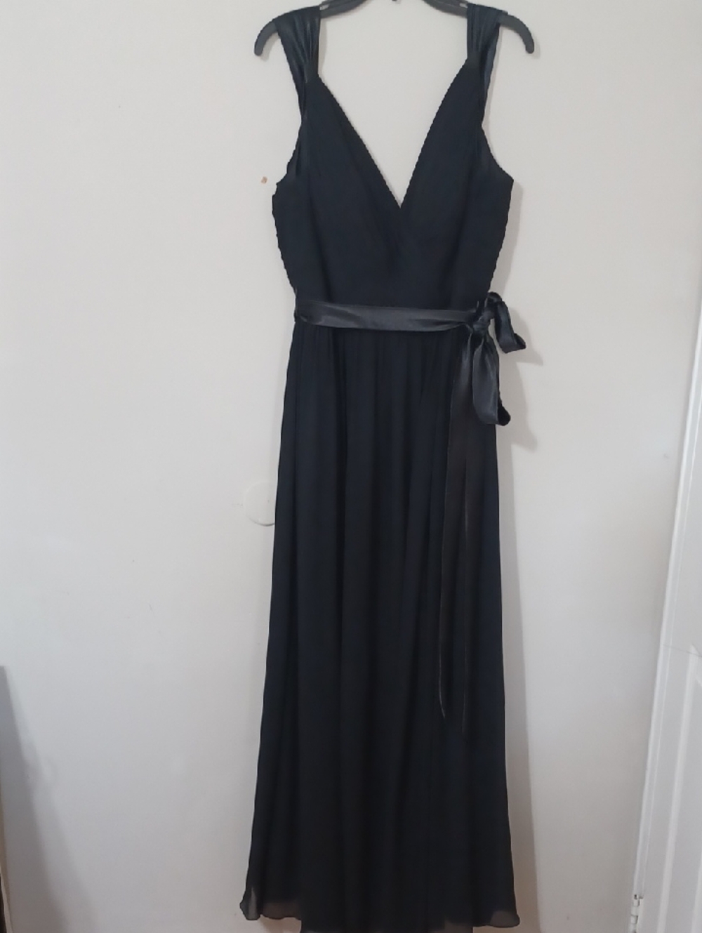 Azazie Black V-Neck Sleeveless Chifffon Maxi Dress with Satin Waist Tie NWT Sz L